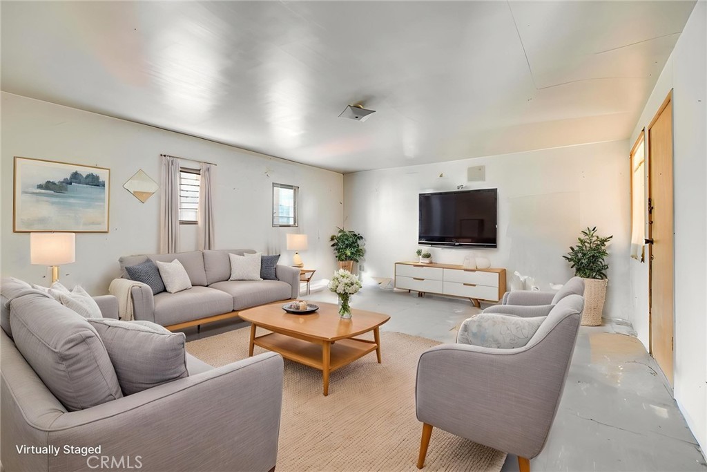 828 W 73rd