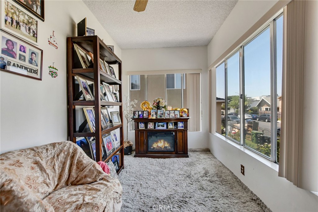 828 W 73rd