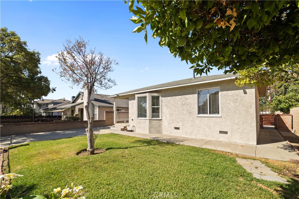 157 N Alameda