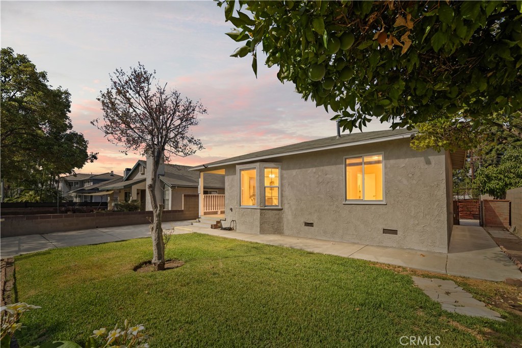 157 N Alameda Avenue