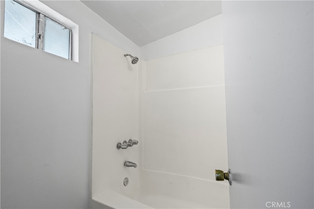 157 N Alameda Avenue