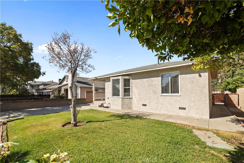 157 N Alameda Avenue