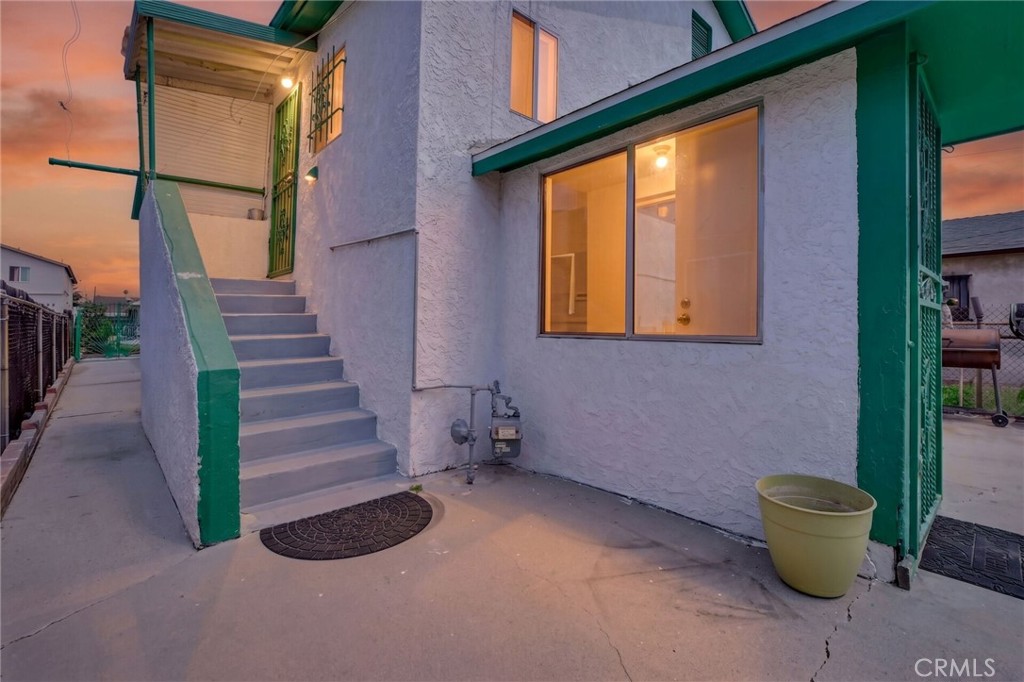 828 W 73rd Street