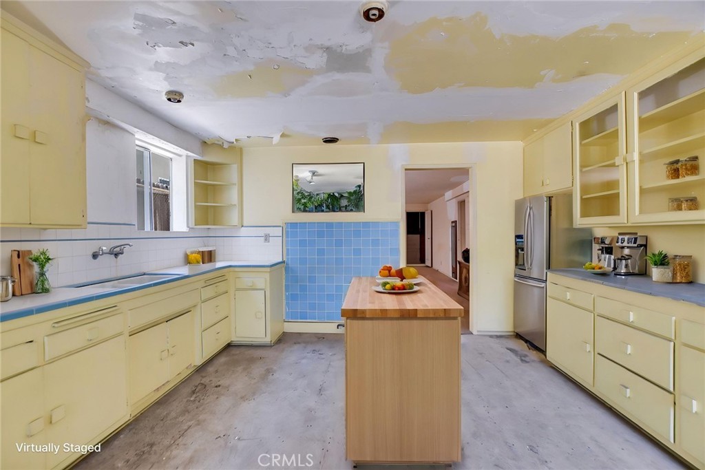 828 W 73rd Street