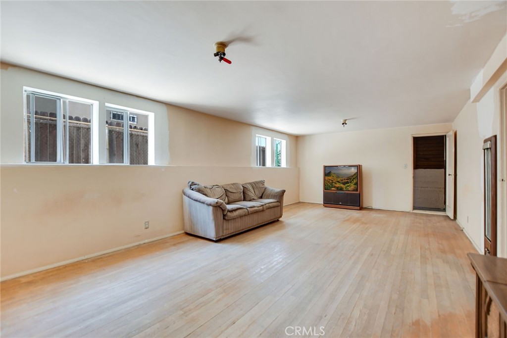 828 W 73rd Street