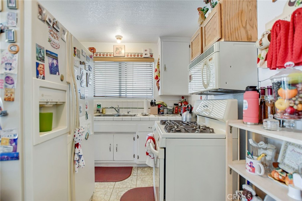 828 W 73rd Street