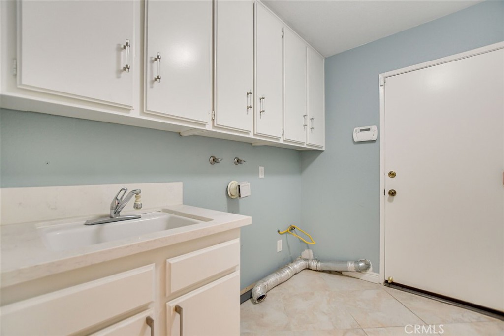 2123 Golden Hills