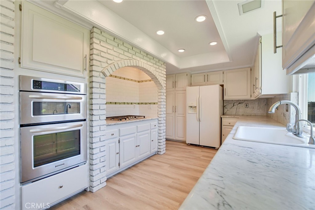 2123 Golden Hills