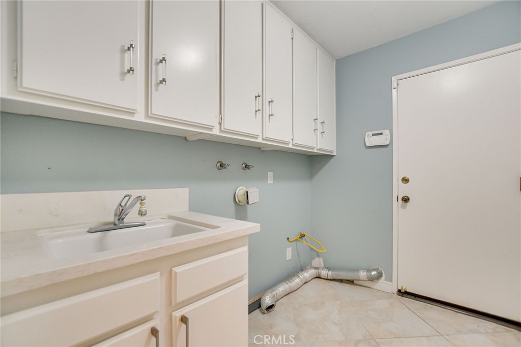 2123 Golden Hills