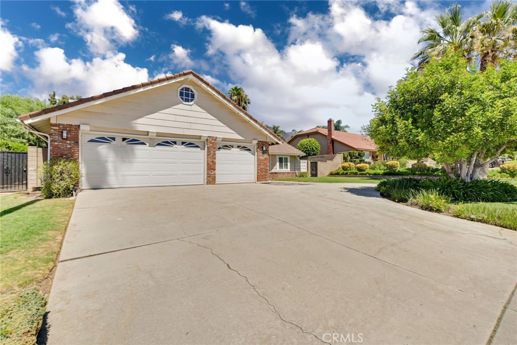 2123 Golden Hills