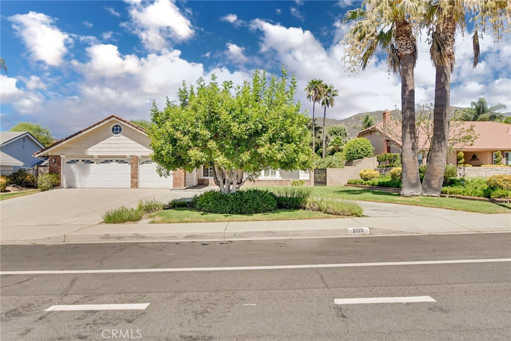 2123 Golden Hills