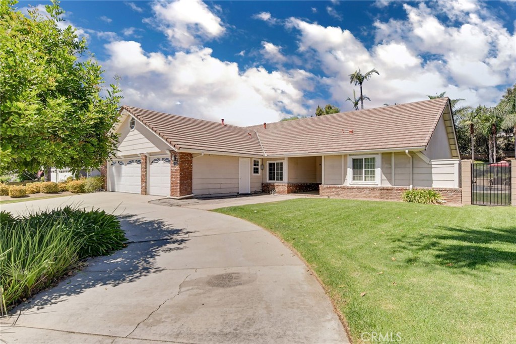 2123 Golden Hills