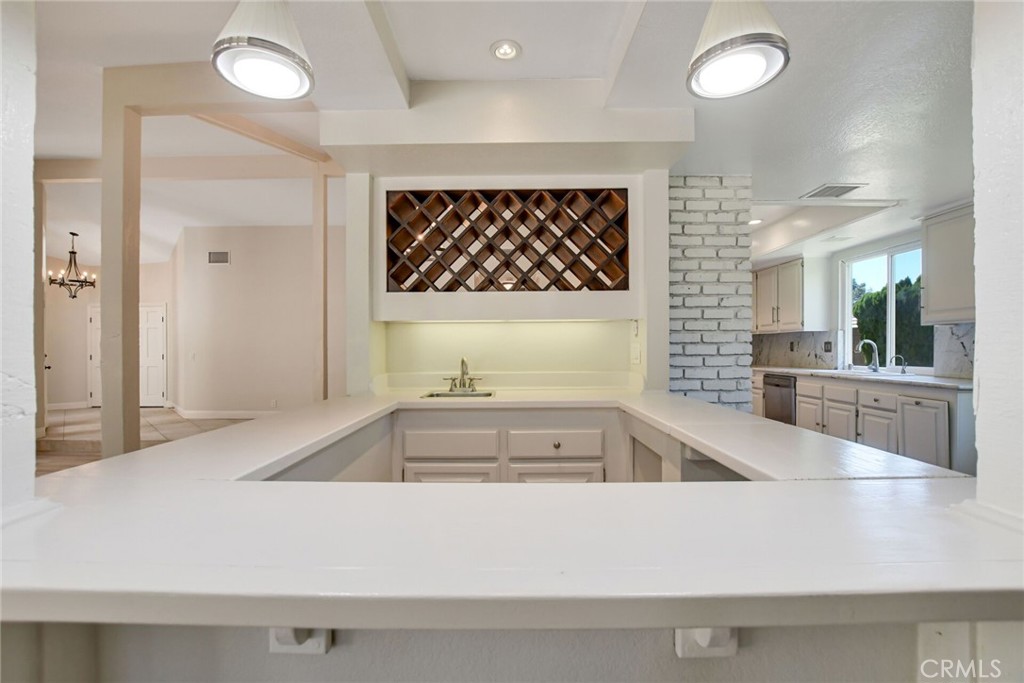 2123 Golden Hills