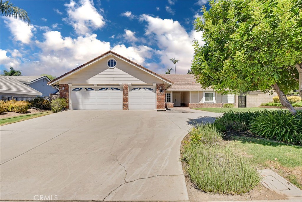 2123 Golden Hills