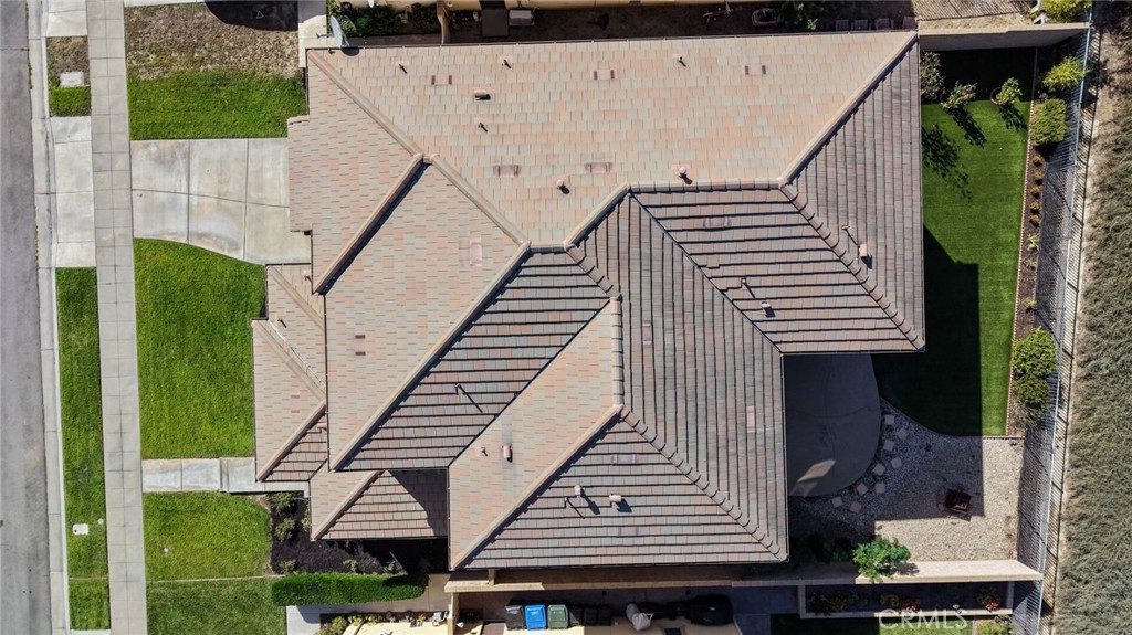 885 E Manresa