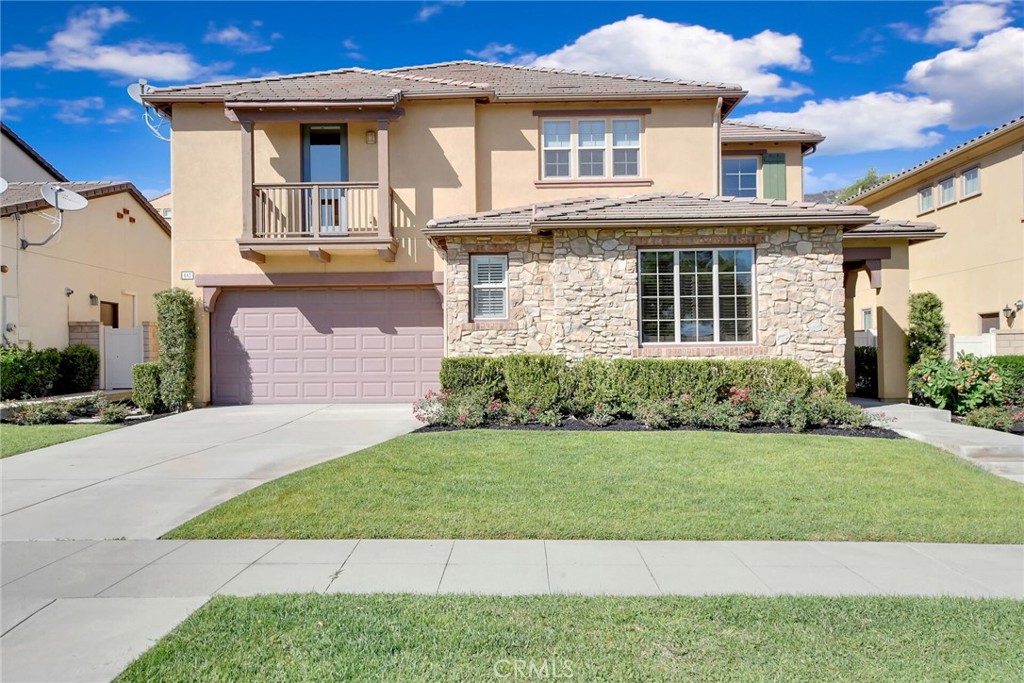 885 E Manresa