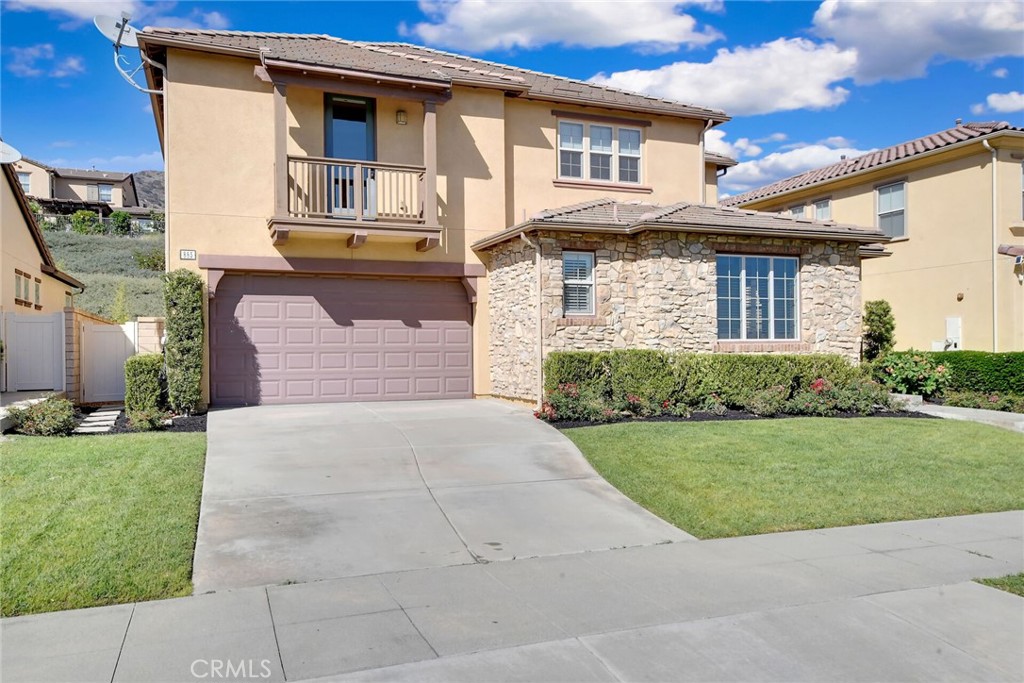 885 E Manresa