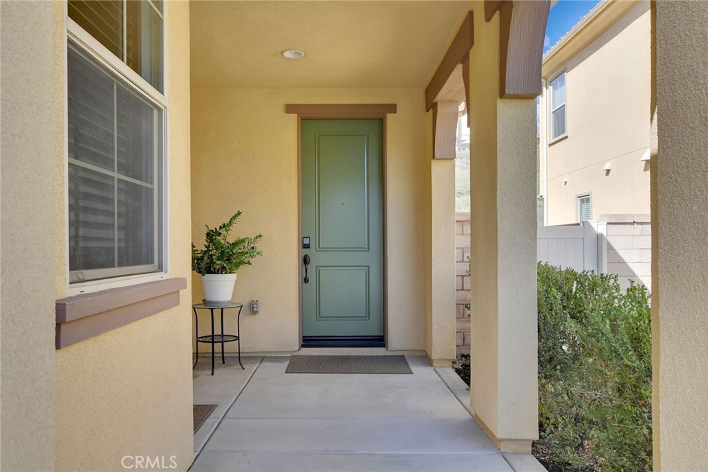 885 E Manresa