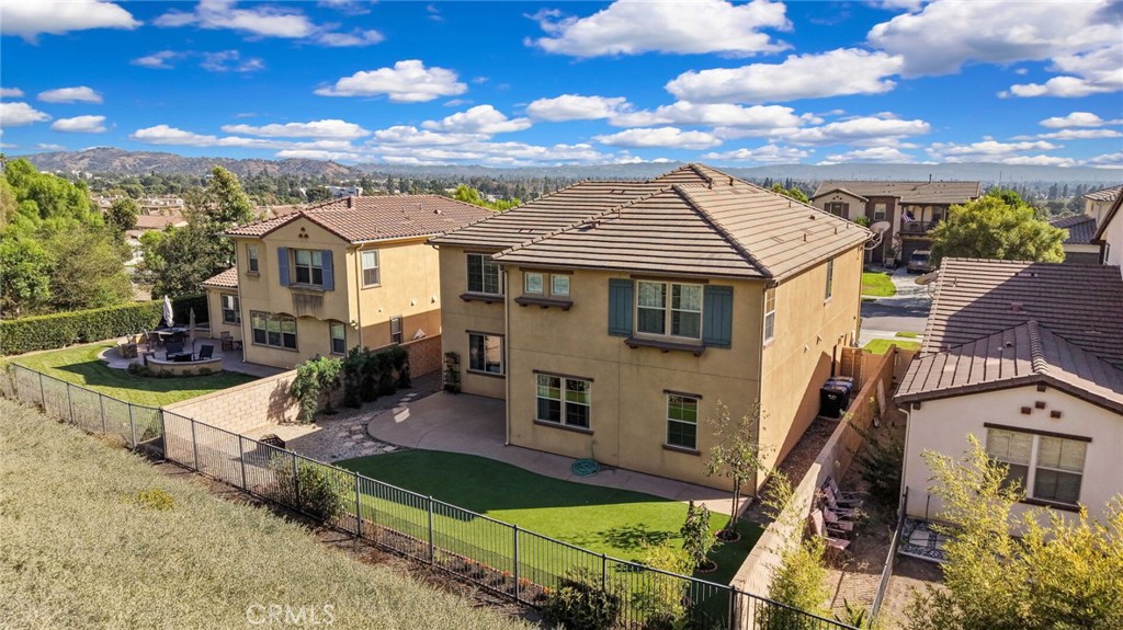 885 E Manresa