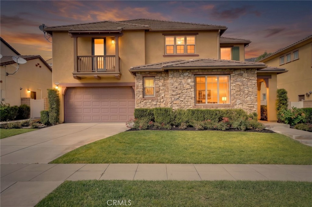 885 E Manresa