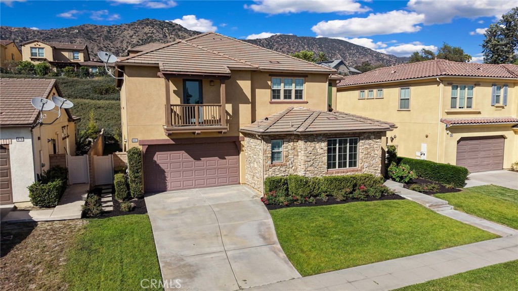 885 E Manresa