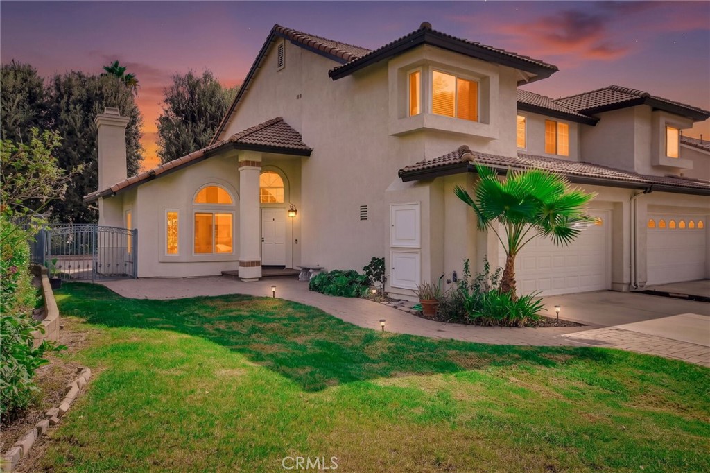 2304 Calle Adriana
