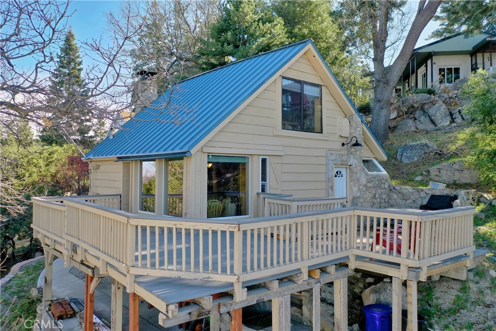 835 Lo Lane