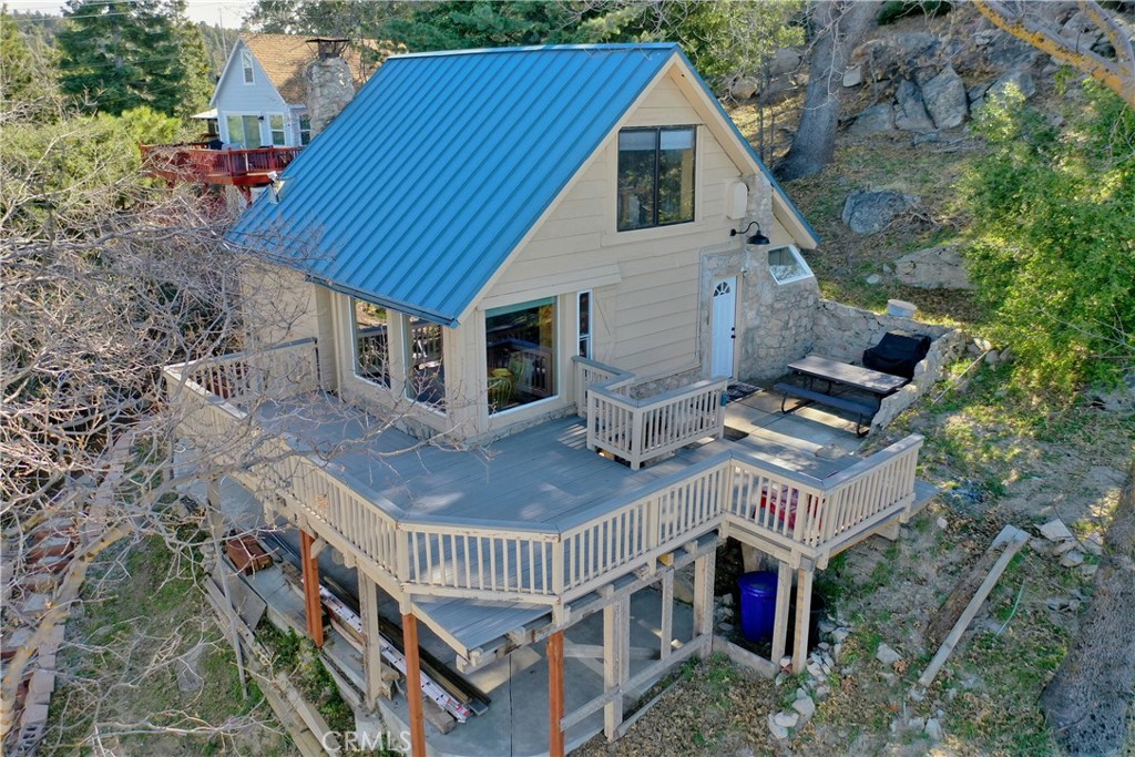 835 Lo Lane