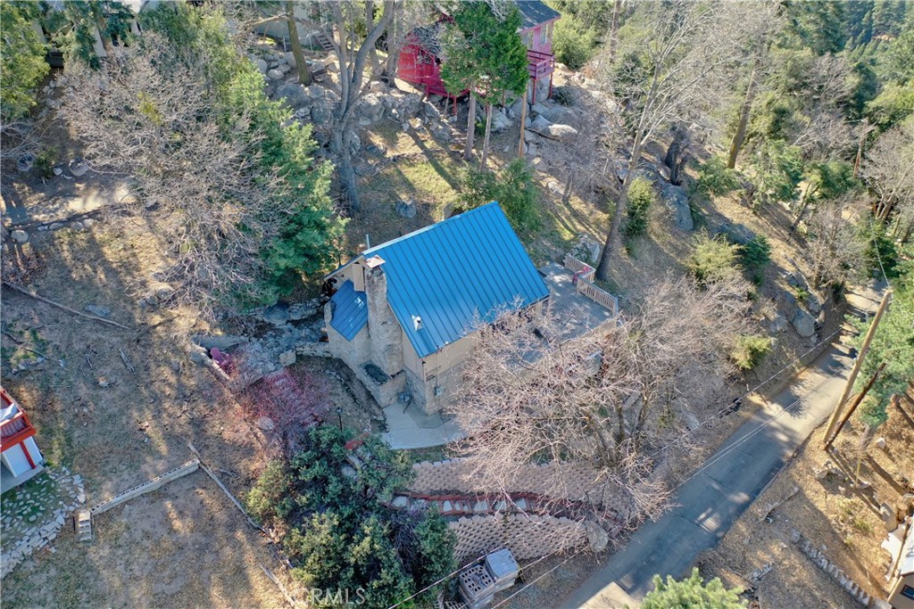835 Lo Lane