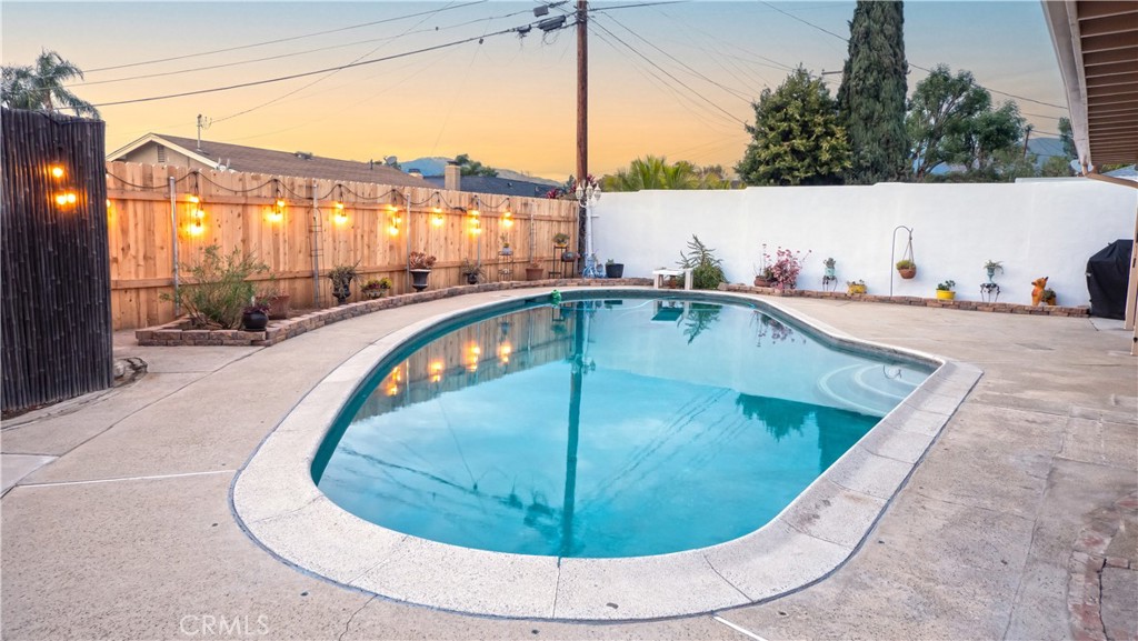 3181 Dawnview Avenue