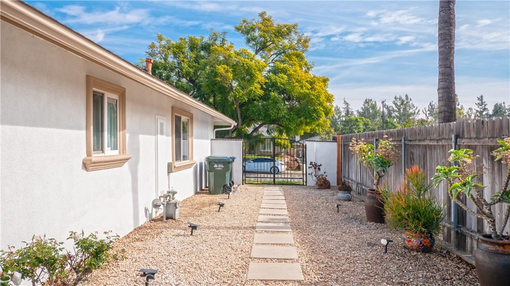 3181 Dawnview Avenue