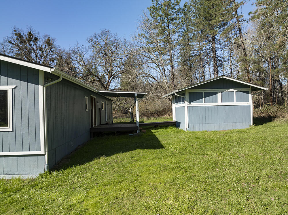690 Flaming Road