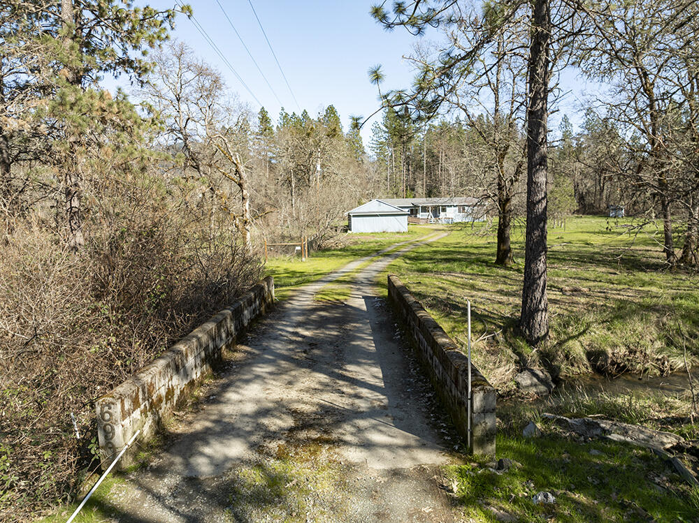 690 Flaming Road
