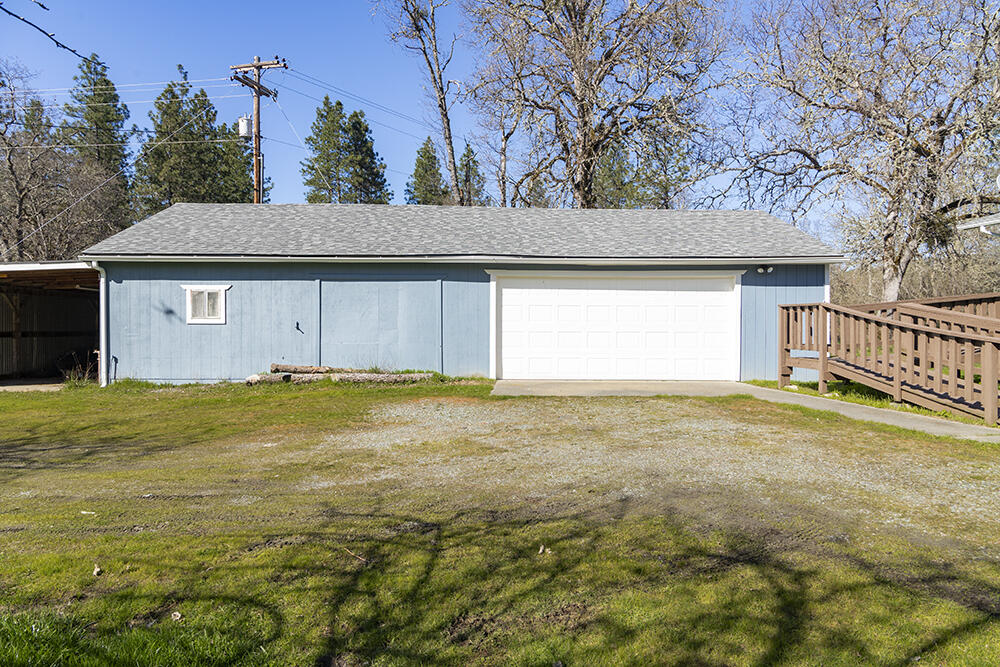 690 Flaming Road
