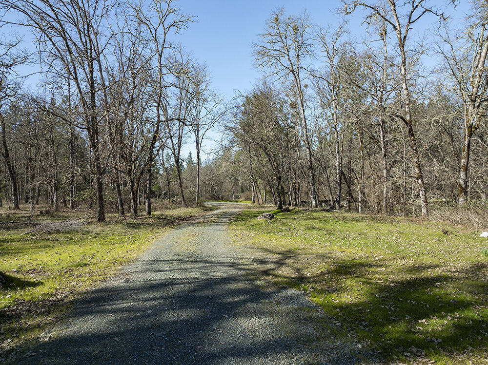 690 Flaming Road