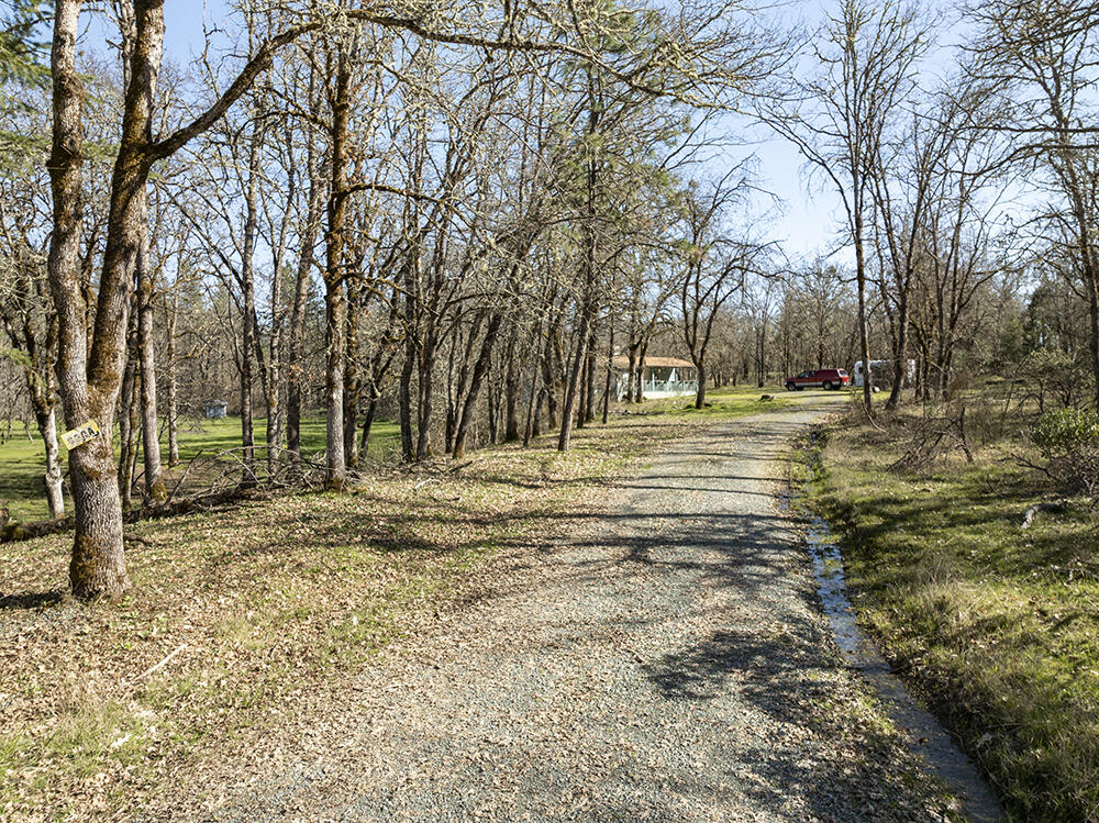690 Flaming Road