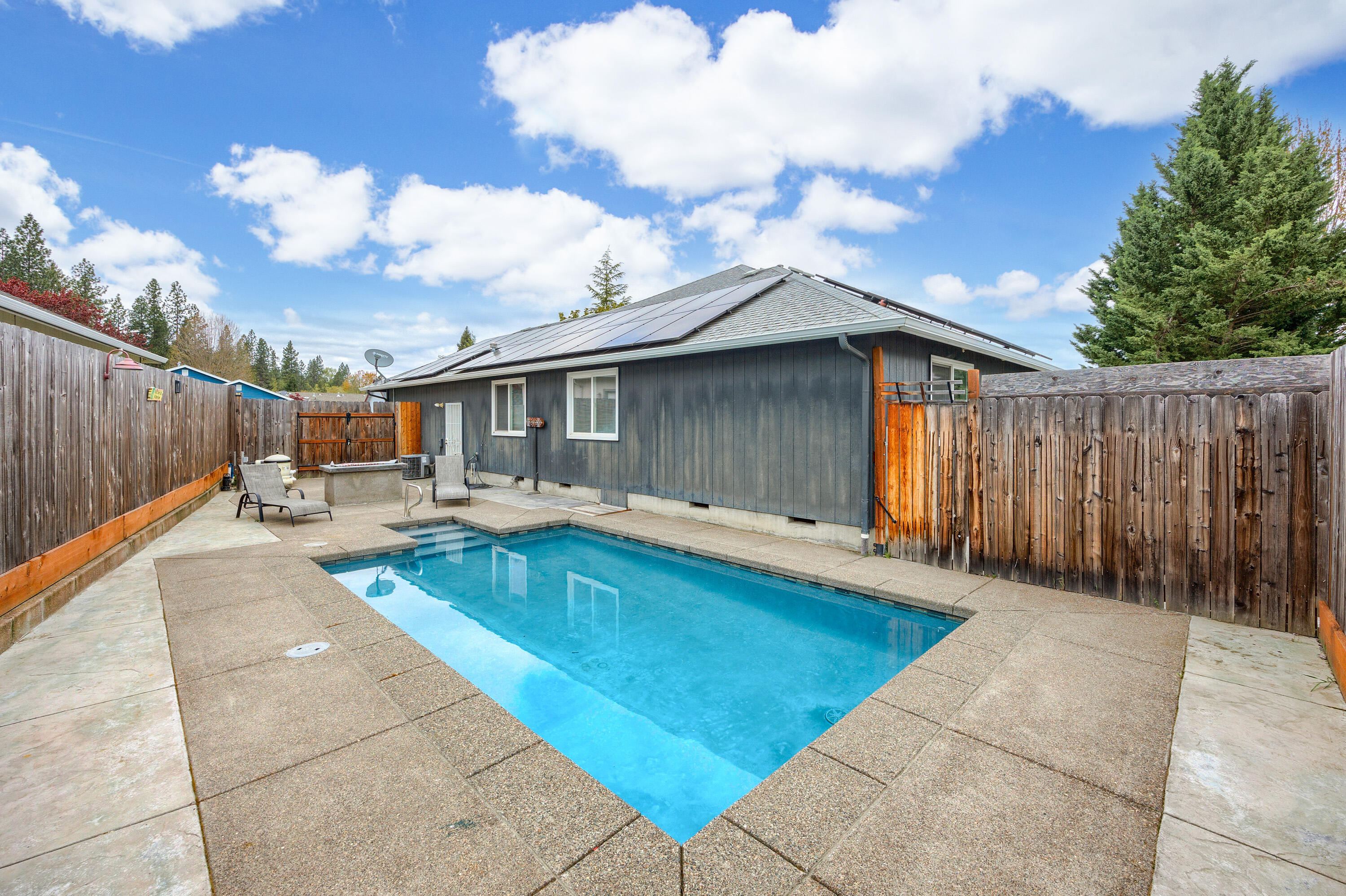 2735 SW Garden Meadow Drive