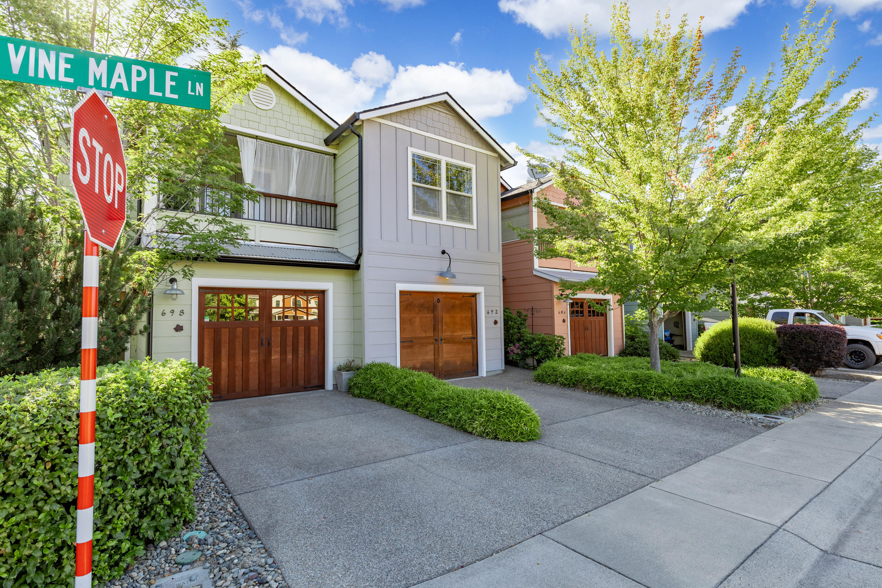 692 SE Vine Maple Lane