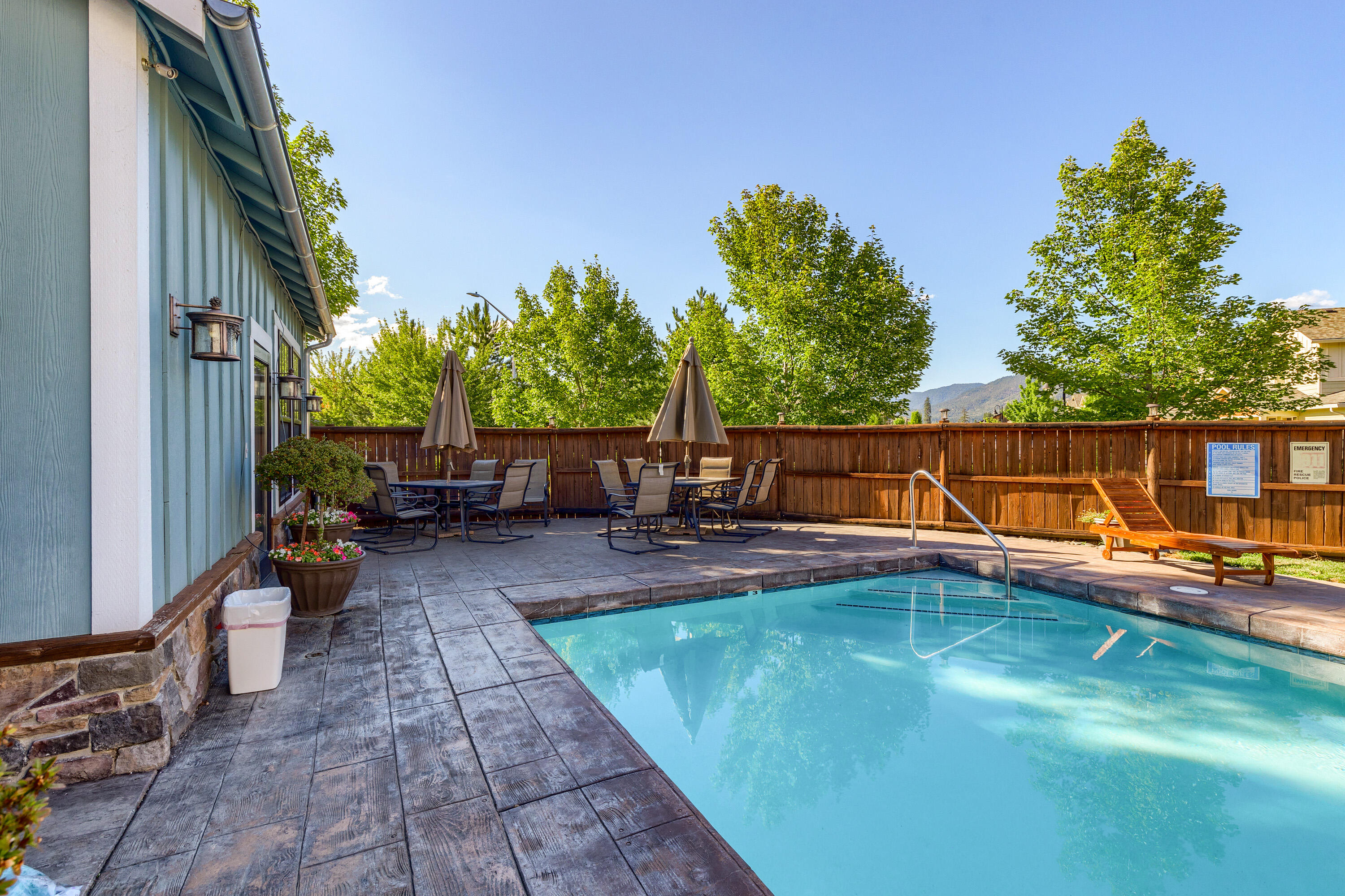 692 SE Vine Maple Lane