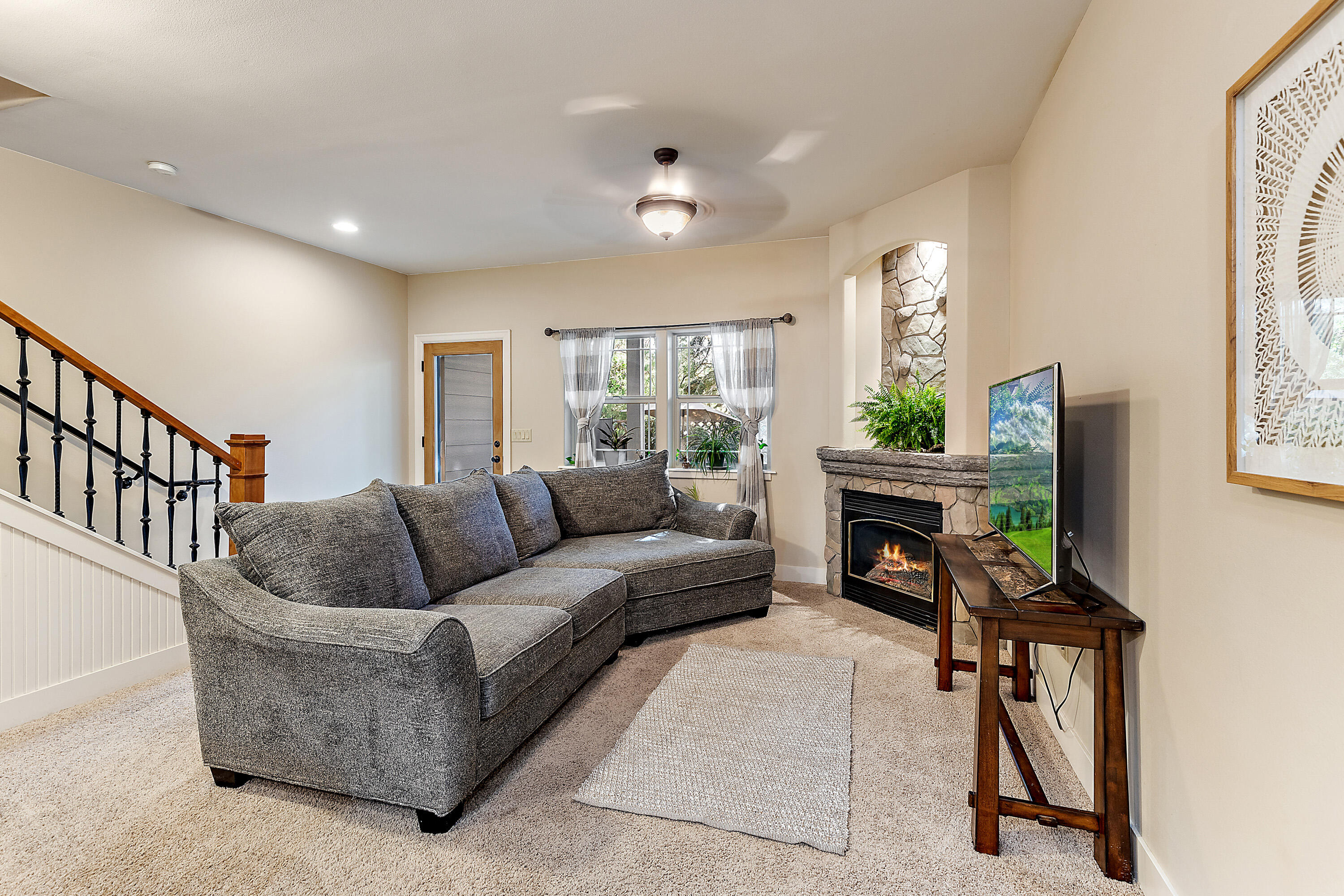 692 SE Vine Maple Lane