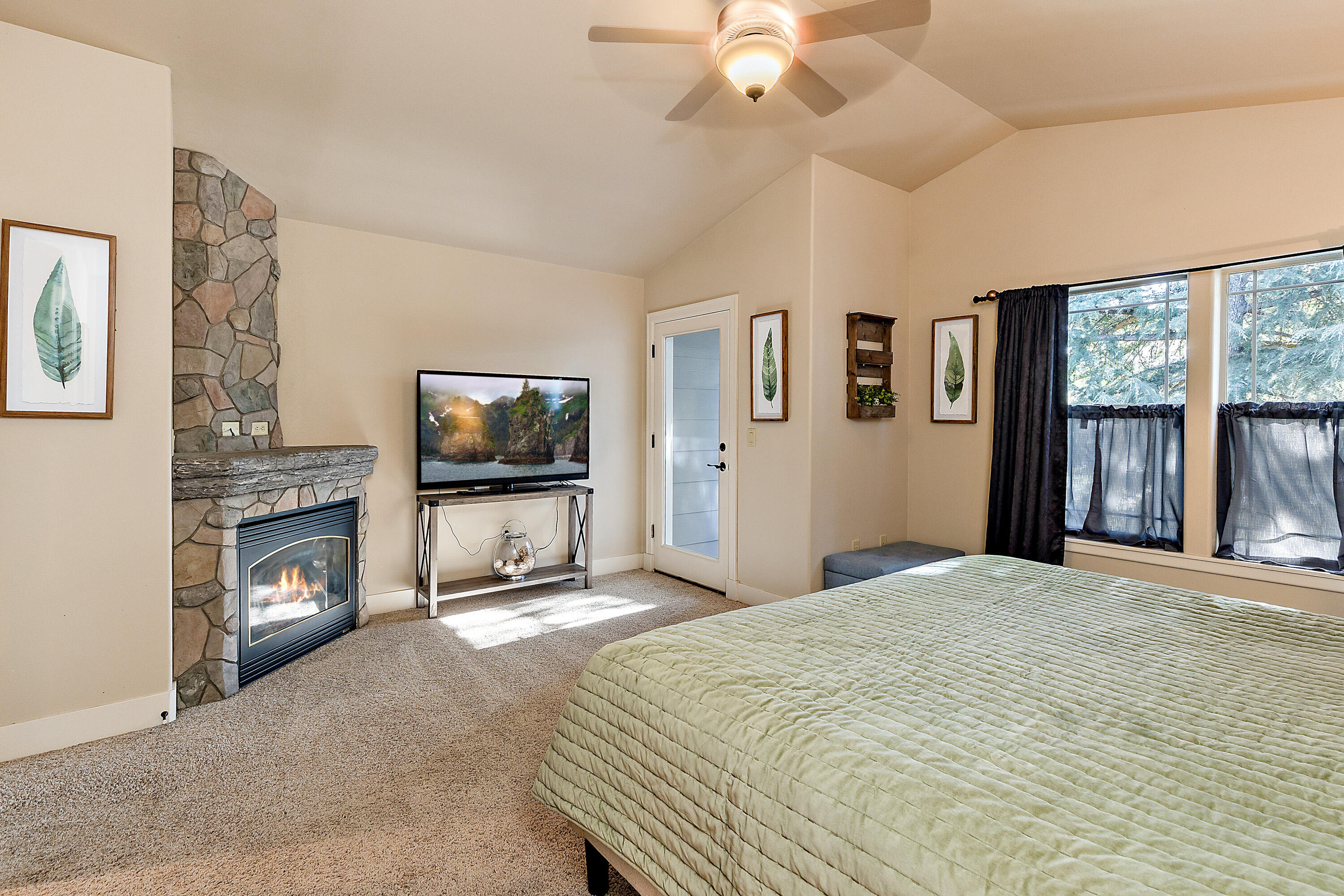 692 SE Vine Maple Lane