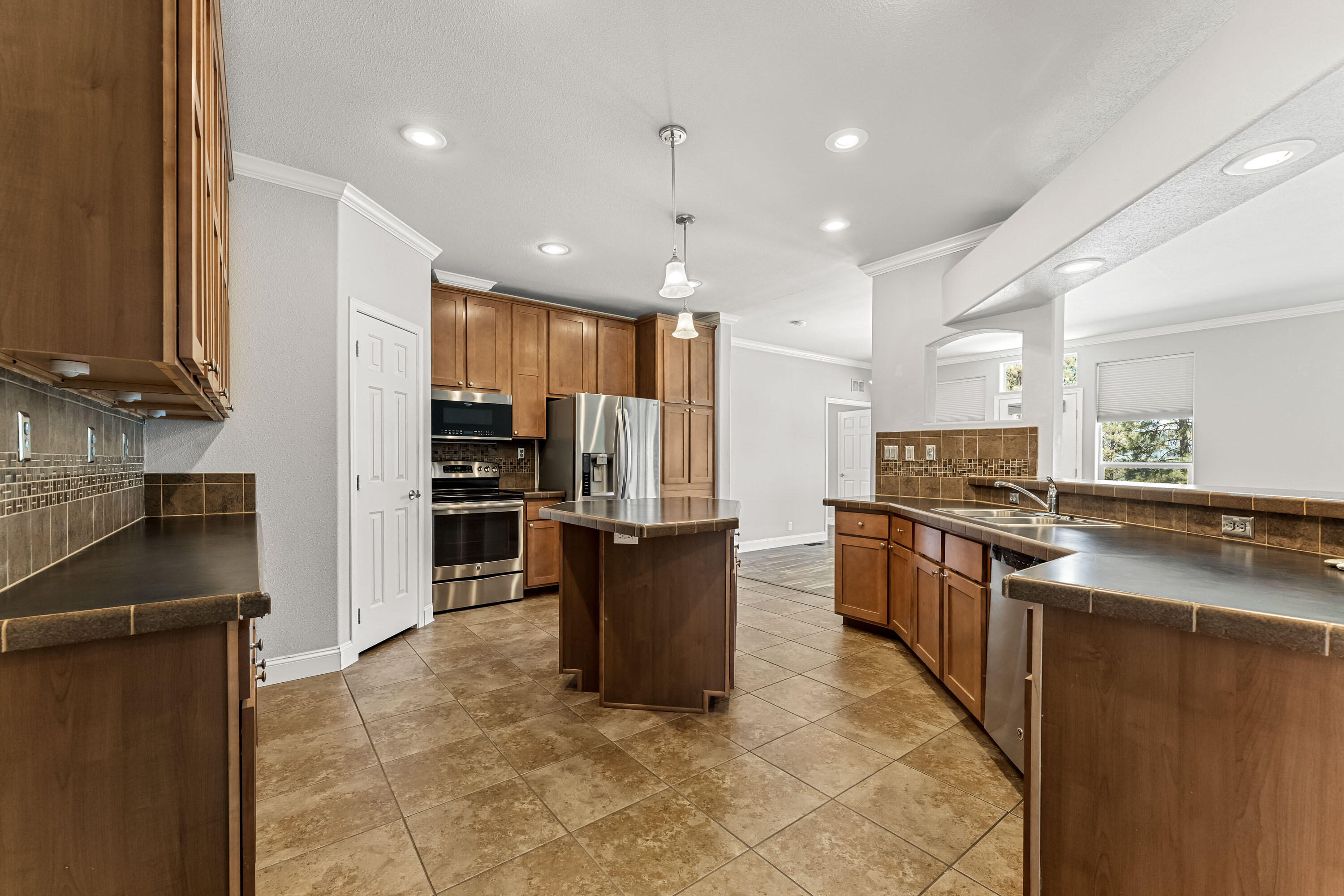 2135 Williams Highway