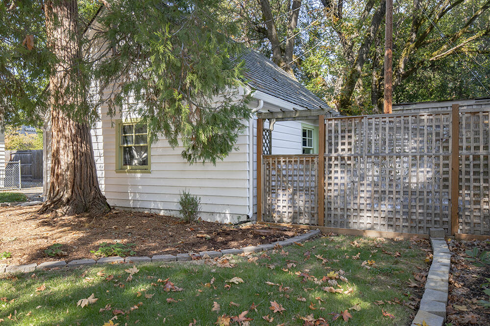 719 NW 3rd Street
