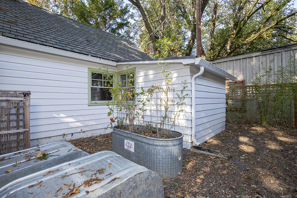 719 NW 3rd Street
