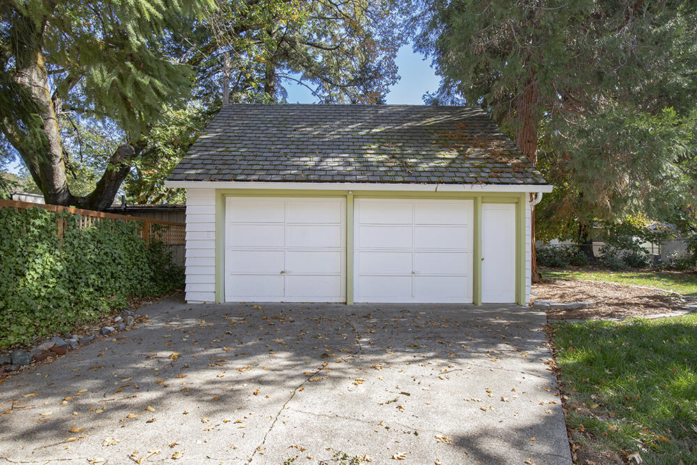 719 NW 3rd Street