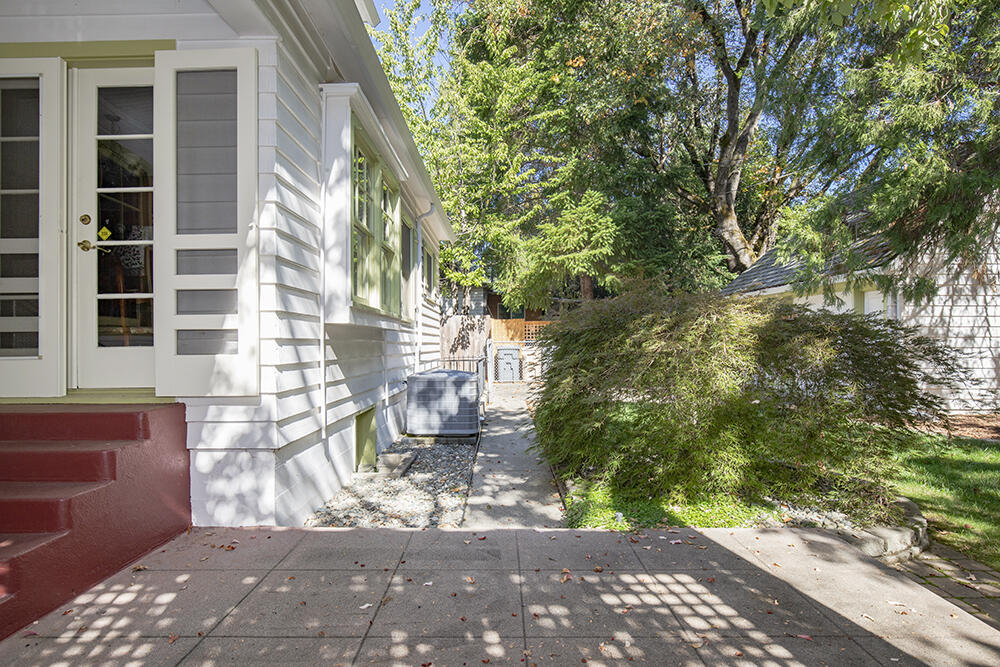 719 NW 3rd Street