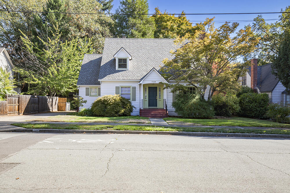 719 NW 3rd Street