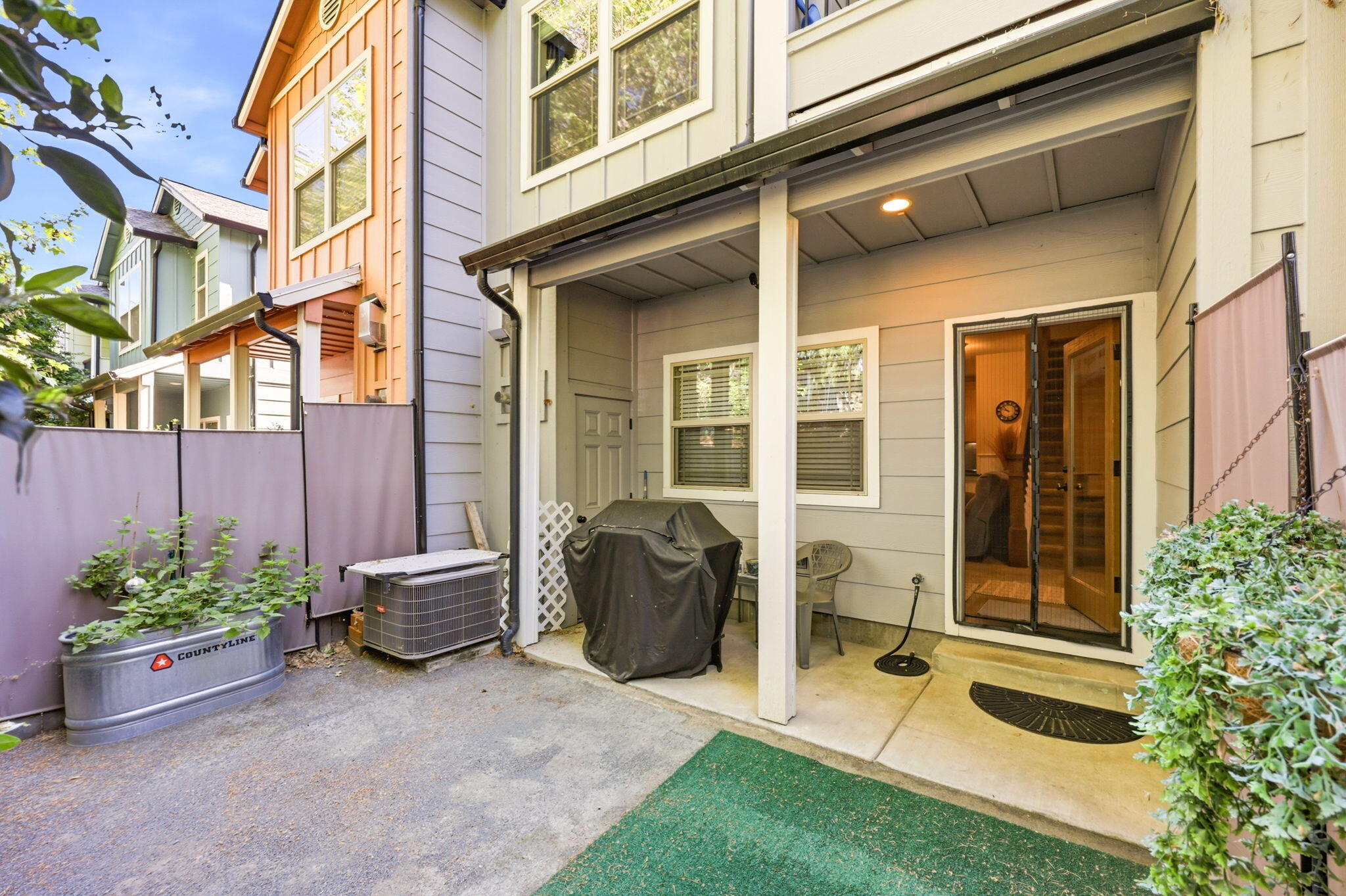 692 SE Vine Maple Lane