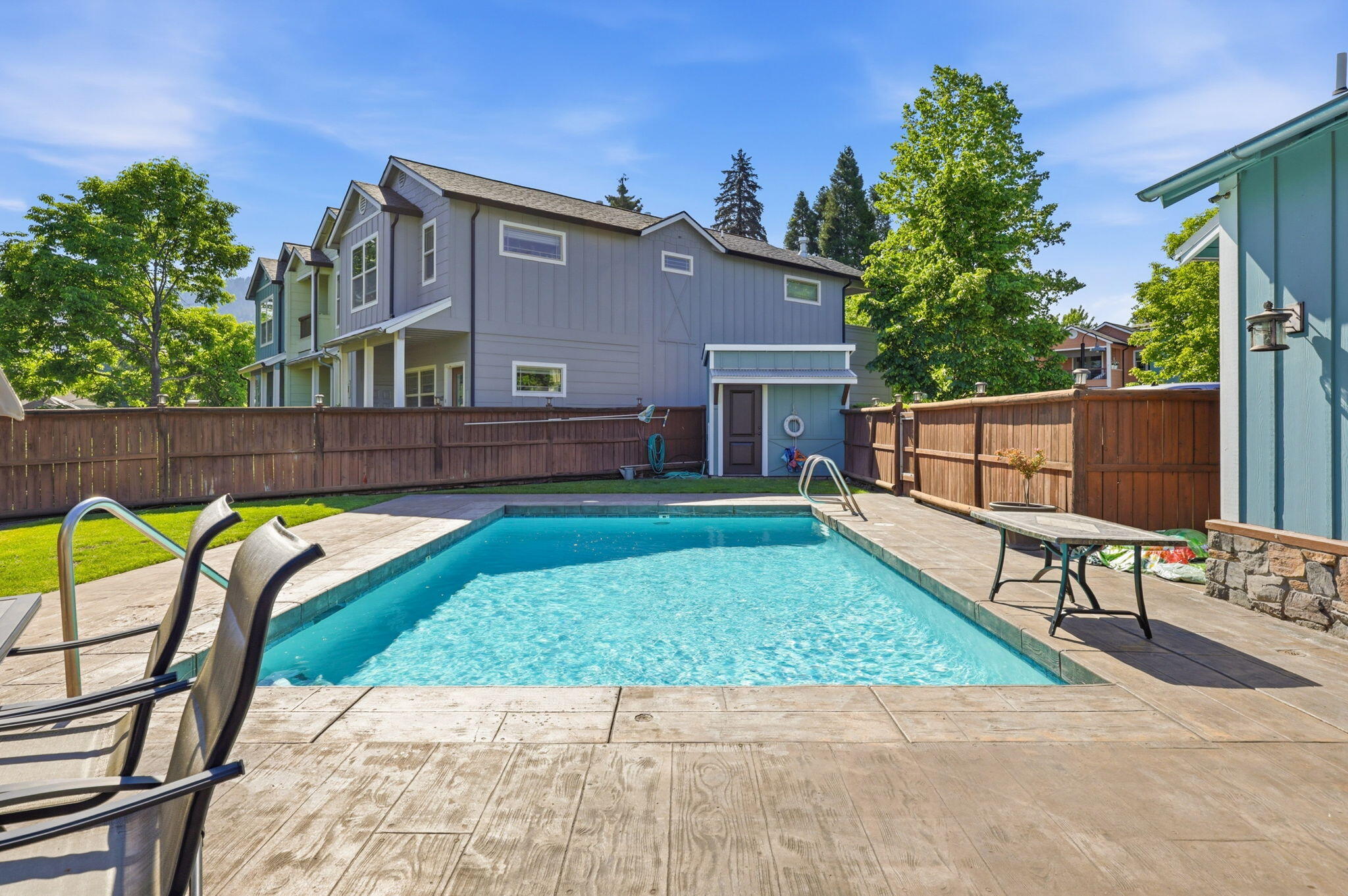 692 SE Vine Maple Lane