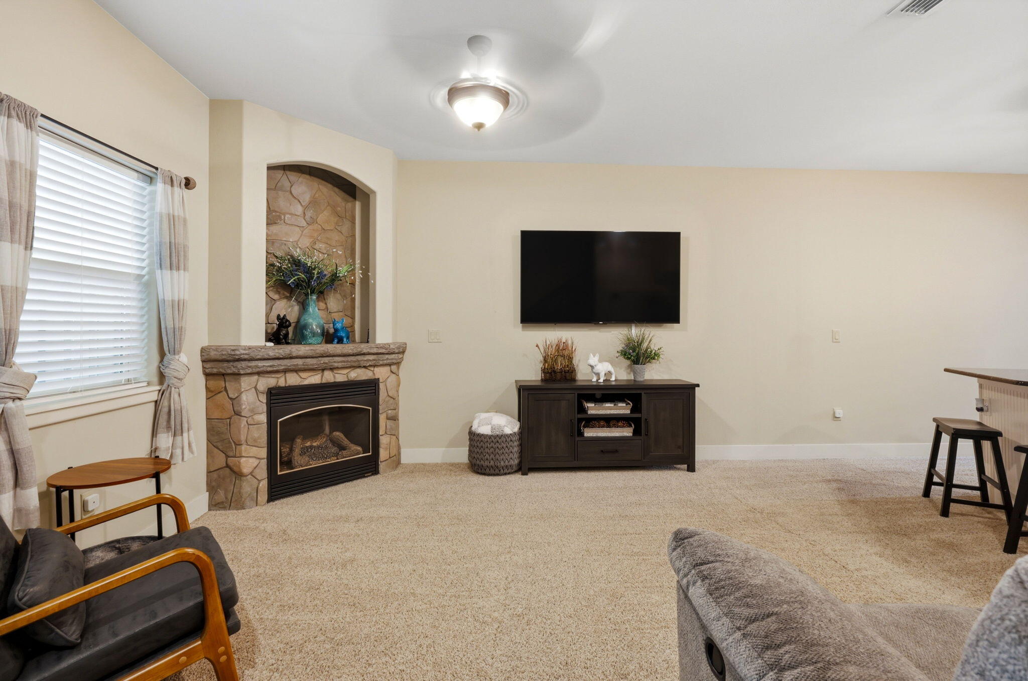 692 SE Vine Maple Lane